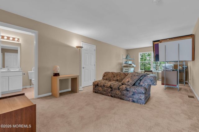 8 Byron Drive, Manchester, NJ 08759