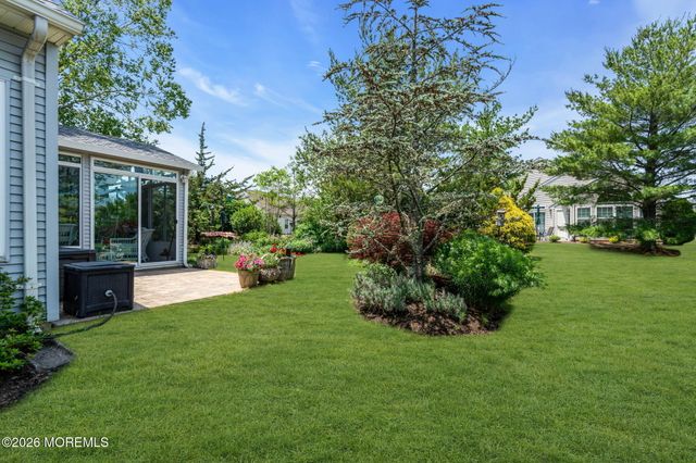 8 Byron Drive, Manchester, NJ 08759