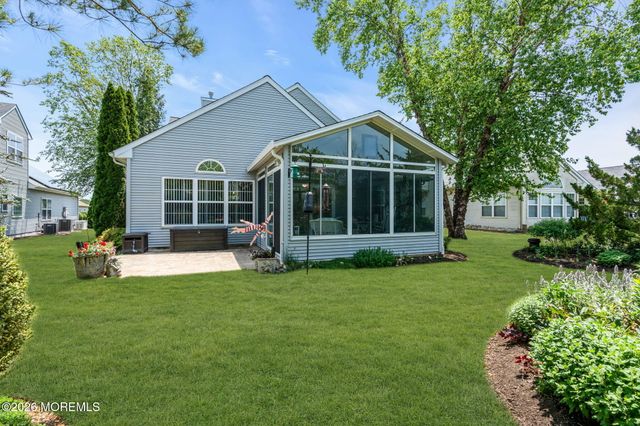 8 Byron Drive, Manchester, NJ 08759
