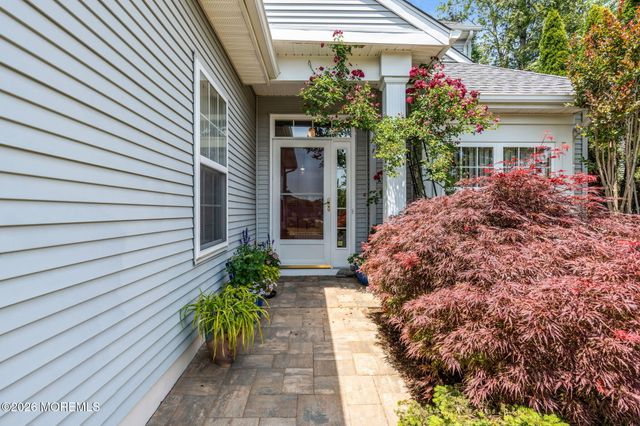 8 Byron Drive, Manchester, NJ 08759