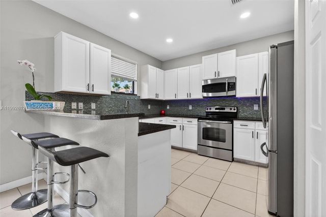 9807 NW 88th Ter, Doral, FL 33178