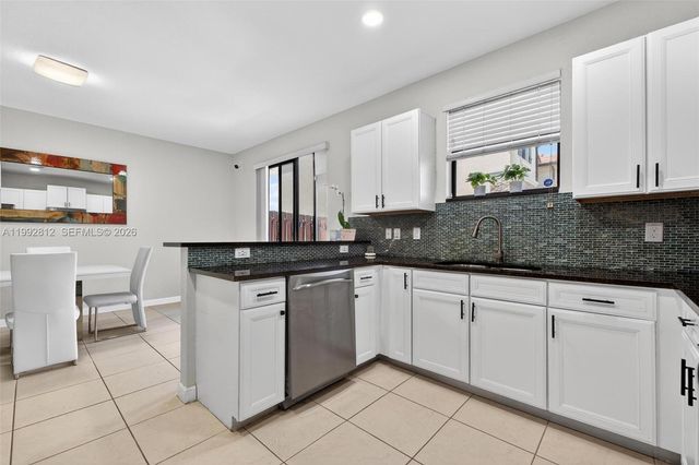 9807 NW 88th Ter, Doral, FL 33178