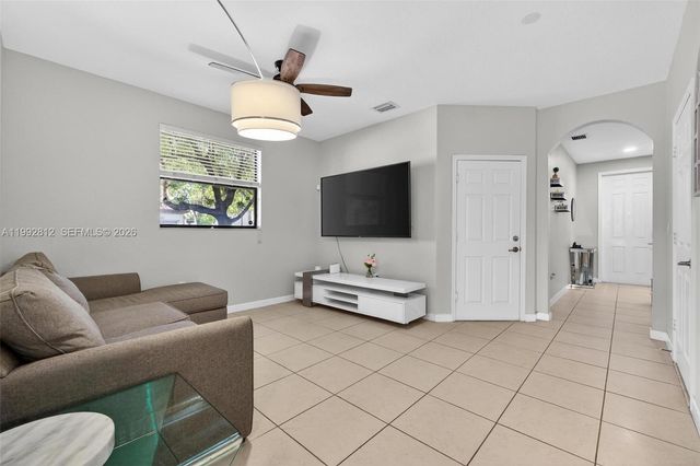 9807 NW 88th Ter, Doral, FL 33178