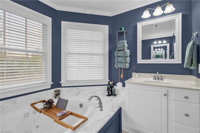 136 Montauk Court, Clemmons, NC 27012