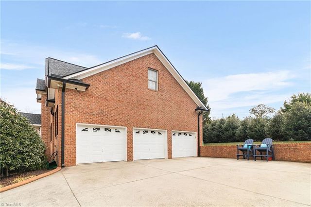 136 Montauk Court, Clemmons, NC 27012