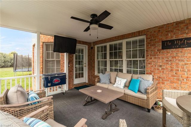 136 Montauk Court, Clemmons, NC 27012