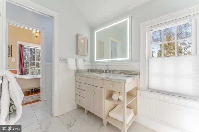 630 WASHINGTON LN, Jenkintown, PA 19046