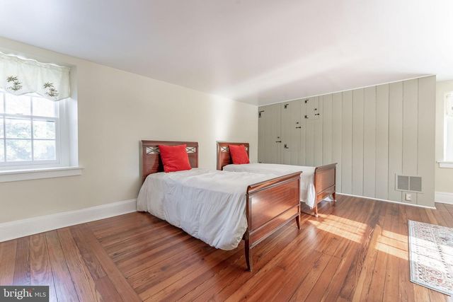 630 WASHINGTON LN, Jenkintown, PA 19046