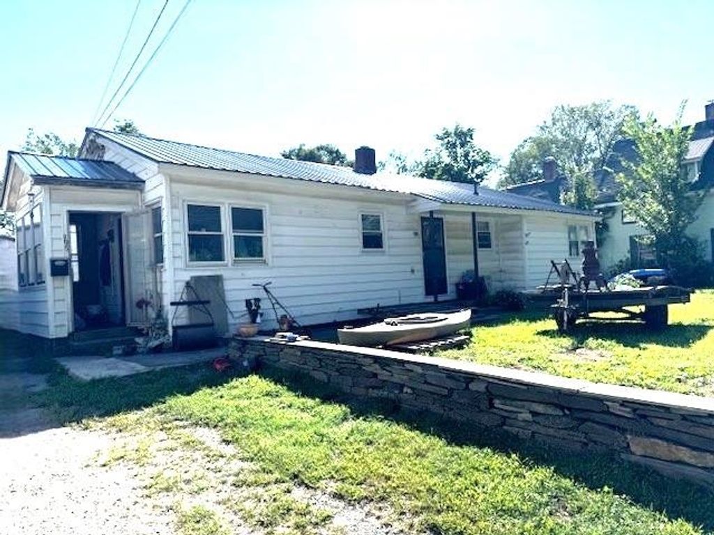 999 Main Street, Walpole, NH 03608