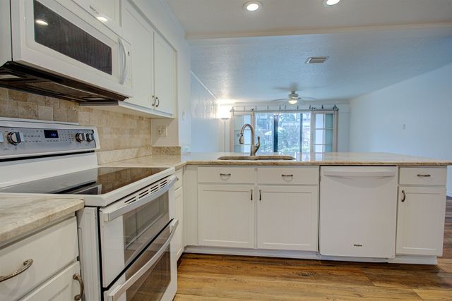 94 Village Del Prado Cir, St Augustine, FL 32080