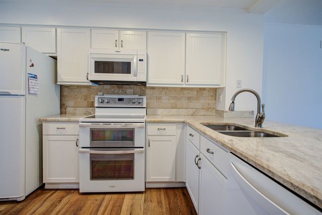 94 Village Del Prado Cir, St Augustine, FL 32080