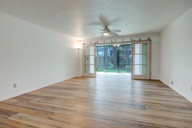 94 Village Del Prado Cir, St Augustine, FL 32080