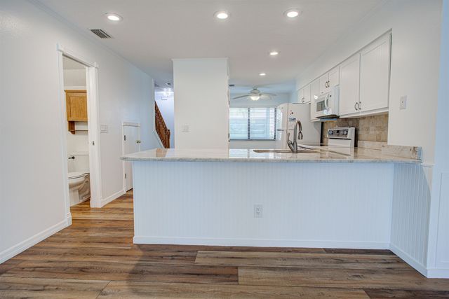 94 Village Del Prado Cir, St Augustine, FL 32080