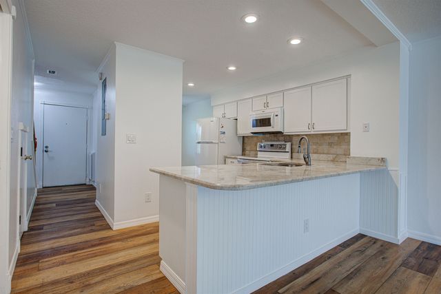 94 Village Del Prado Cir, St Augustine, FL 32080