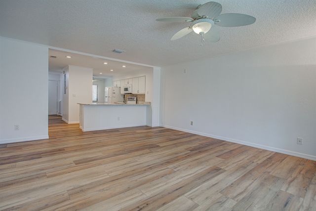 94 Village Del Prado Cir, St Augustine, FL 32080