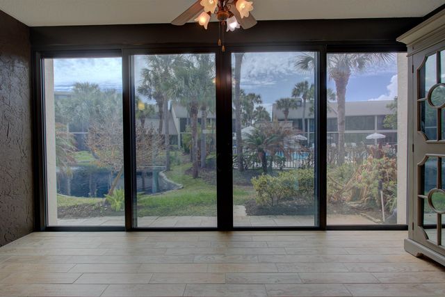 94 Village Del Prado Cir, St Augustine, FL 32080