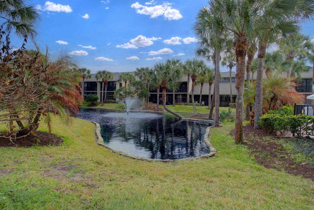 94 Village Del Prado Cir, St Augustine, FL 32080