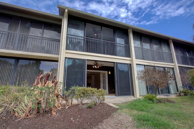 94 Village Del Prado Cir, St Augustine, FL 32080