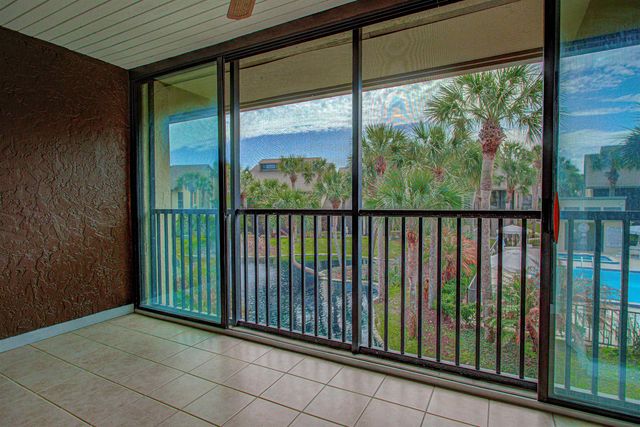 94 Village Del Prado Cir, St Augustine, FL 32080