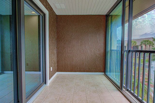 94 Village Del Prado Cir, St Augustine, FL 32080