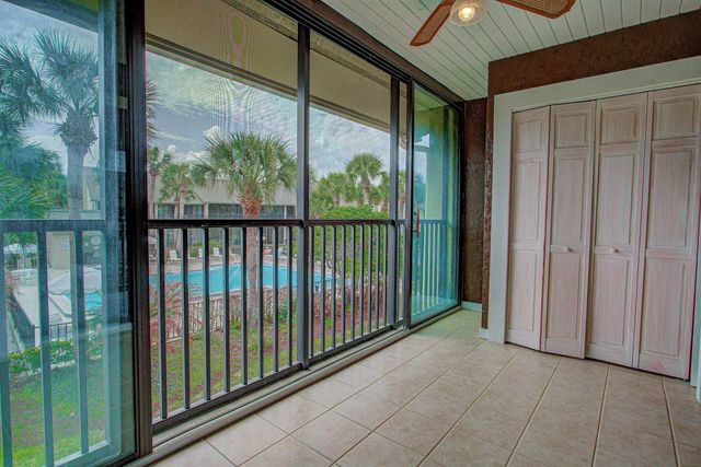 94 Village Del Prado Cir, St Augustine, FL 32080