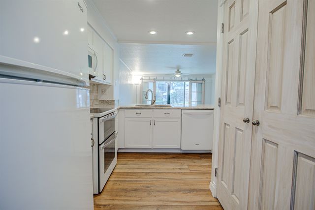 94 Village Del Prado Cir, St Augustine, FL 32080