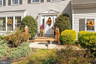 21 VILLAGE DR W, Hamilton, NJ 08620