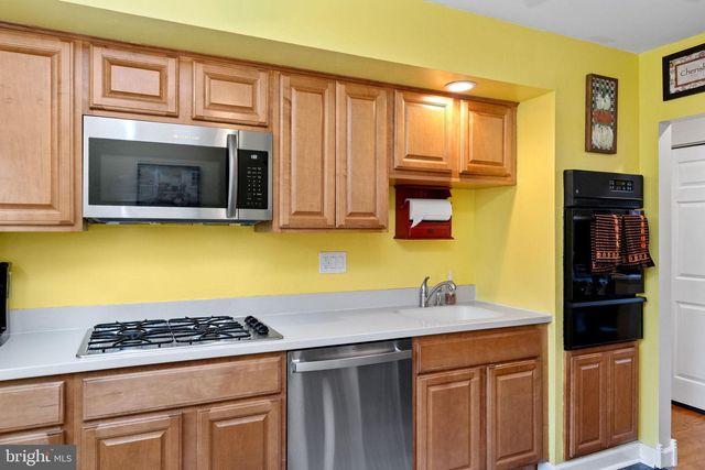 106 HAWTHORNE DR, North Wales, PA 19454