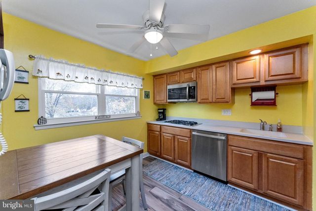 106 HAWTHORNE DR, North Wales, PA 19454