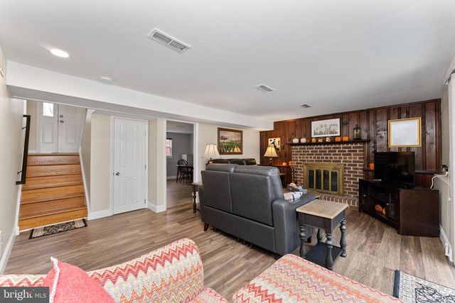 106 HAWTHORNE DR, North Wales, PA 19454