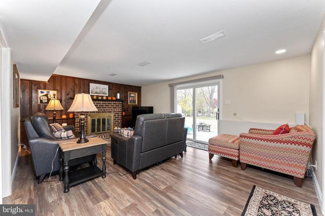 106 HAWTHORNE DR, North Wales, PA 19454