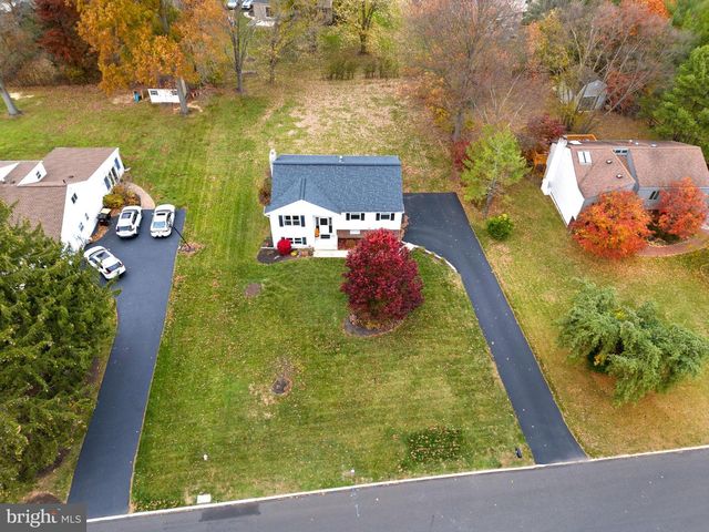 106 HAWTHORNE DR, North Wales, PA 19454