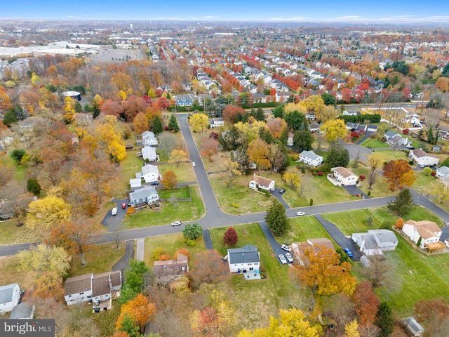 106 HAWTHORNE DR, North Wales, PA 19454