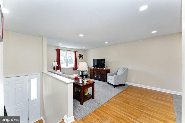 106 HAWTHORNE DR, North Wales, PA 19454