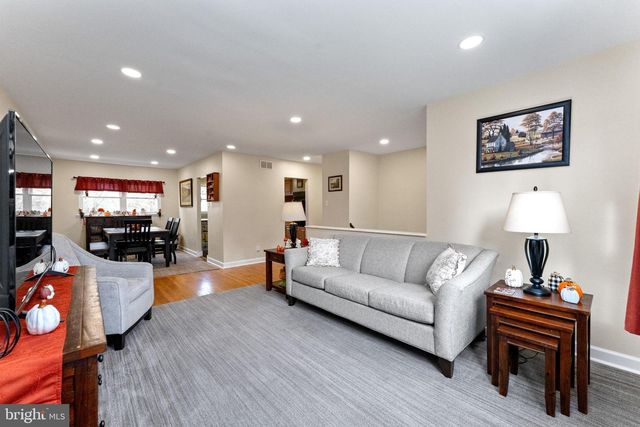 106 HAWTHORNE DR, North Wales, PA 19454