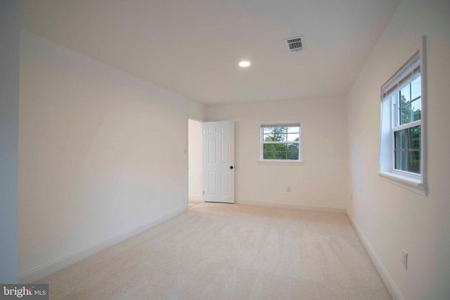 671 PINE RIDGE DR, Front Royal, VA 22630