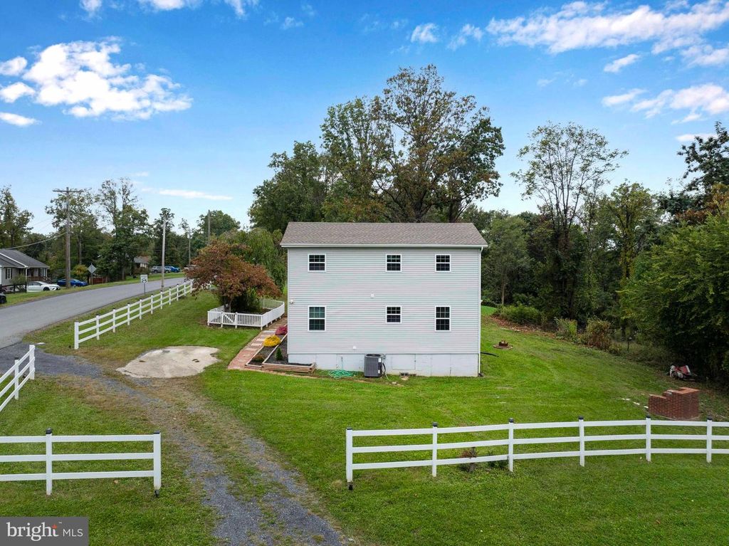 671 PINE RIDGE DR, Front Royal, VA 22630
