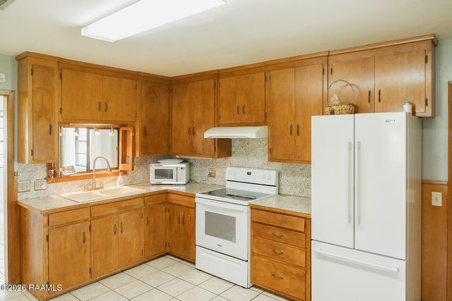 2806 Riverwood Road, New Iberia, LA 70560