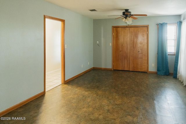 2806 Riverwood Road, New Iberia, LA 70560