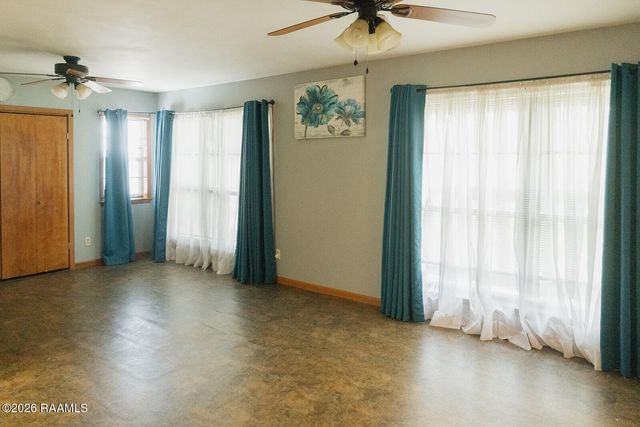 2806 Riverwood Road, New Iberia, LA 70560