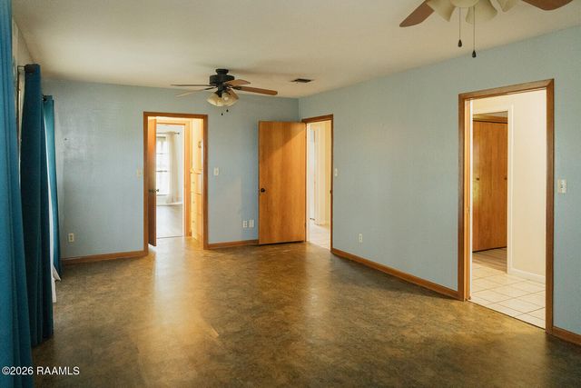 2806 Riverwood Road, New Iberia, LA 70560