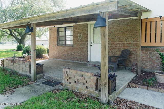 2806 Riverwood Road, New Iberia, LA 70560