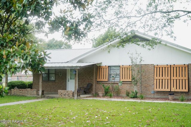 2806 Riverwood Road, New Iberia, LA 70560