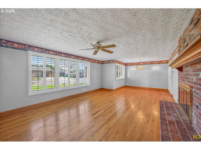 14579 Se PRIMROSE Ave, Milwaukie, OR 97267