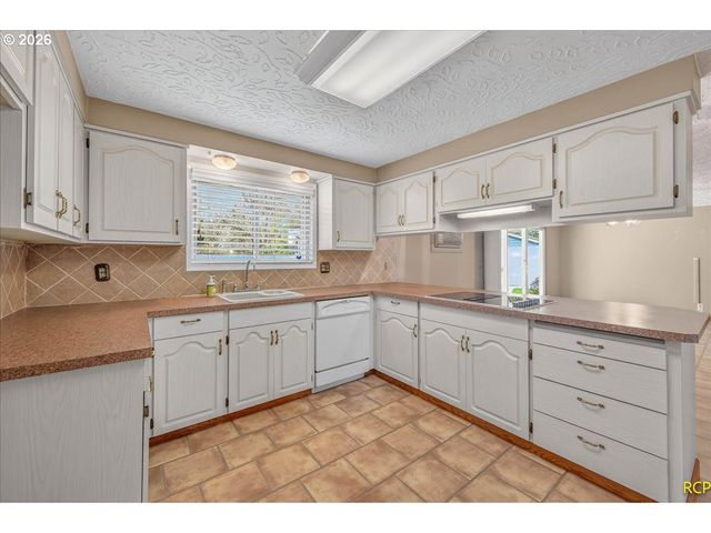 14579 Se PRIMROSE Ave, Milwaukie, OR 97267