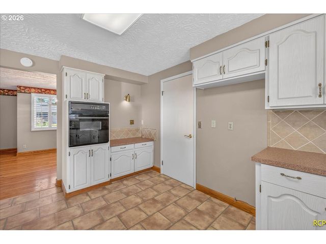 14579 Se PRIMROSE Ave, Milwaukie, OR 97267