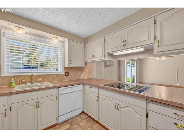 14579 Se PRIMROSE Ave, Milwaukie, OR 97267