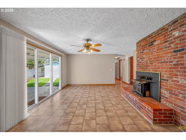 14579 Se PRIMROSE Ave, Milwaukie, OR 97267