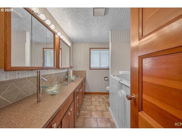 14579 Se PRIMROSE Ave, Milwaukie, OR 97267