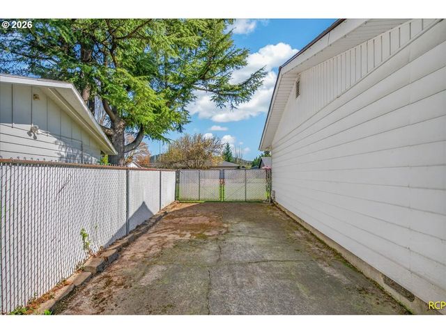 14579 Se PRIMROSE Ave, Milwaukie, OR 97267